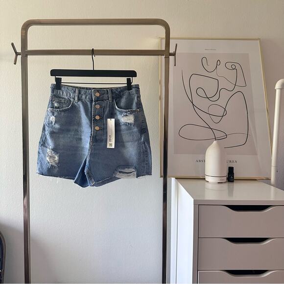 NWT ZARA RIPPED DENIM SHORTS - Picture 2 of 15